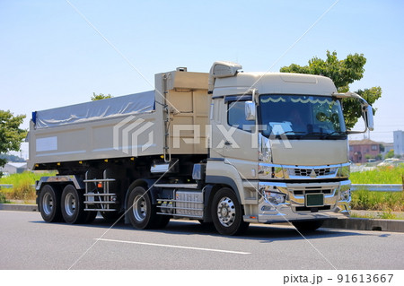 ダンプトラック 荷台の写真素材 - PIXTA