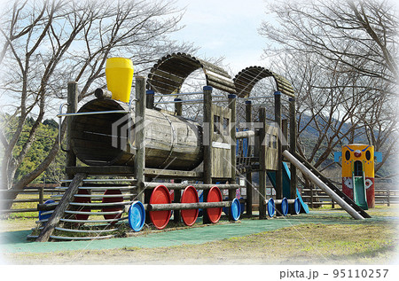 公園の遊具のイラスト素材