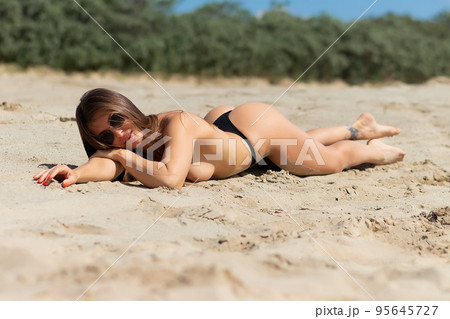 Naked women in panties hugging on beach - Stock Photo [84277115] - PIXTA