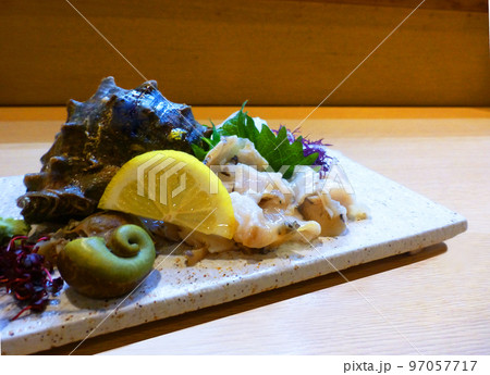 アカニシ貝の写真素材