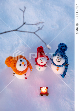 家族 親子 雪だるま 冬の写真素材 - PIXTA