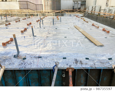 集合住宅の基礎工事現場のイメージ