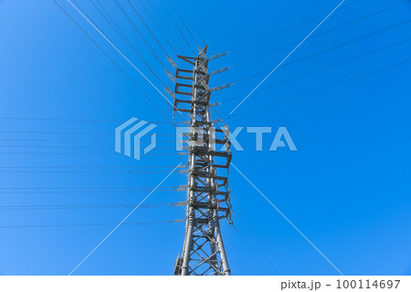 高圧電線の鉄塔のイメージ