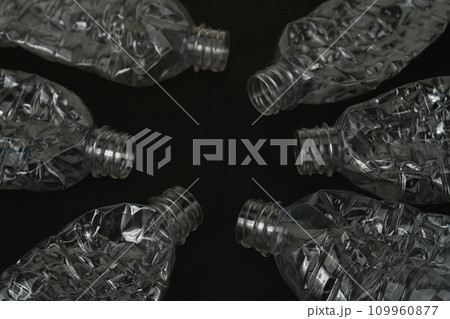 潰れたペットボトルの写真素材 - PIXTA