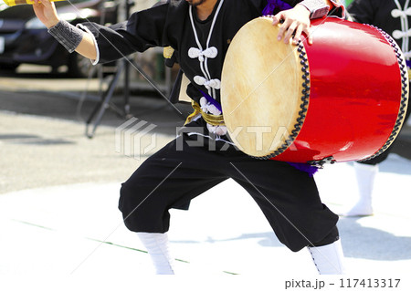 送料込み】沖縄伝統芸能 エイサー 大太鼓 中太鼓 演舞 舞台