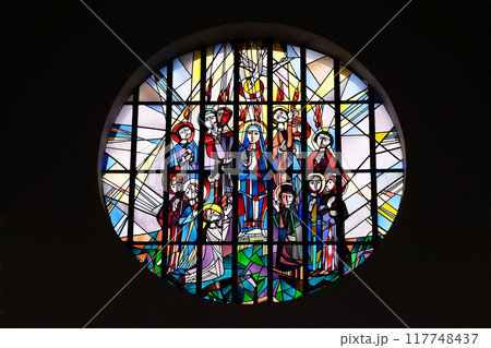 エンジェル ステンドグラス 天使 ガラスの写真素材 - PIXTA