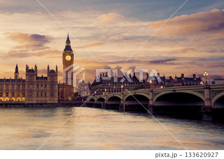 ロンドン ビッグベン ビッグ・ベン 夕日の写真素材 - PIXTA